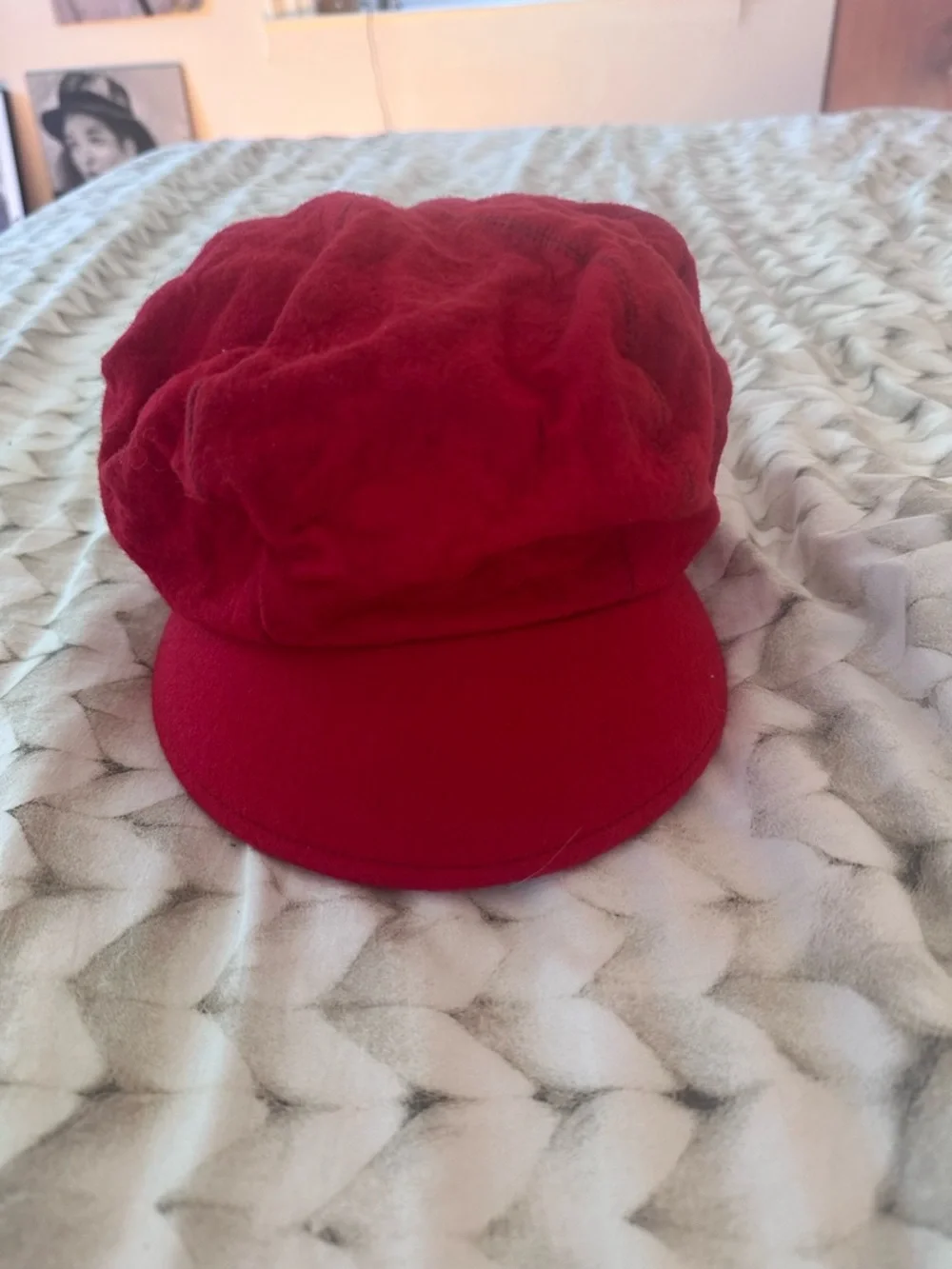 Mirjam Nuver red structured cap